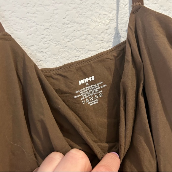 NWOT SKIMS Fits Everybody Cali Thong Bodysuit Oxide 2X - Picture 6 of 7